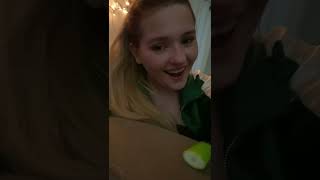 Abigail Breslin telling an interesting story written by her own in live session