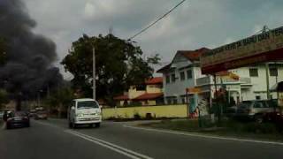 Old kampung house caught on fire !!! teluk pulai, klang, malaysia