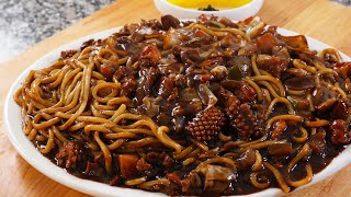 Noodles and black bean sauce deluxe platter (Jaengban-jjajangmyeon 쟁반짜장면)