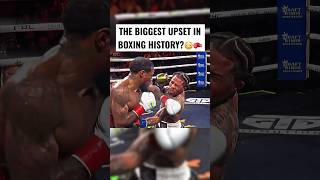 Tank got ROCKED😳🥊 #boxing #gervontadavis #tankdavis #lamontroach #knockout #boxinghighlights