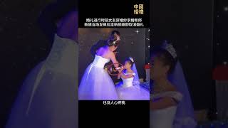 The ex girlfriend wore a wedding dress to propose to the groom, the bride went berserk on the spot……