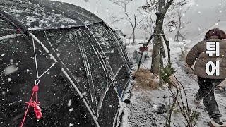 실화야? 거센 눈보라에 눈싸대기 맞으면서 설치한 쌩 리얼 장박텐트 세팅이야기 [캠핑브이로그]