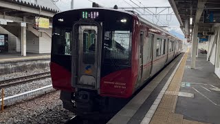 しなの鉄道SR1系200番台S201編成（トップナンバー）が発車するシーン