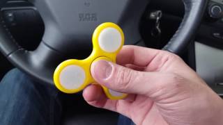 HOW TO SPIN A FIDGET SPINNER WITH ONE HAND !!! (Fidget Spinner Tutorial)