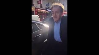 Il croise Alain Finkielkraut dans la rue. Il lui dit Taisez-vous…