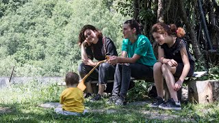 თბილისიდან ზემო სვანეთში დაბრუნებული ხარძიანების ექვსშვილიანი ოჯახი