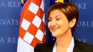 Martina Dalić se smije na konferenciji za novinare [100posto NEWS]