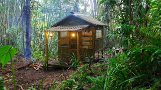 Camping hujan deras || Diguyur hujan saat renovasi shelter, atap bambu susun rapih | Bushcraft solo