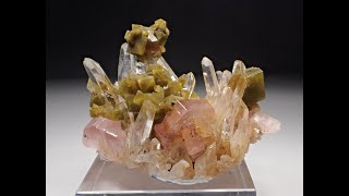 Fluorapatite with  siderite and quartz