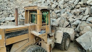 Caterpillar 966E Wheel Loader Tackles Big Rocks in Nissan Dumpers