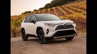 トヨタ RAV4 VS トヨタ ハリアー 徹底比較