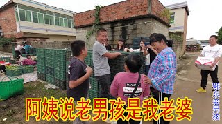 老男孩和小六去果园，大婶说他俩像兄弟还靠谱，说像夫妻就尴尬了 | 鄂东老男孩