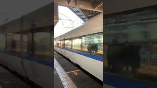 サンダーバード間近で通過！　西金沢駅