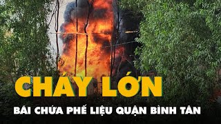 Cháy bãi chứa đồ phế liệu ở quận Bình Tân, cột khói đen cao hàng chục mét