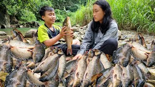 Meet the giant carp - How to catch fish of 2 orphans & Selling fish in the village l Life orphan