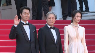 Cannes: the cast and crew of "Decision To Leave" by director Park Chan-wook on the red carpet | AFP