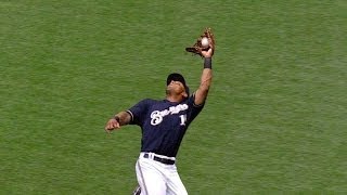 STL@MIL: Davis makes a tough over-the-shoulder catch