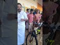 കുത്തിയൊഴുകുന്ന ആറ്റിലേയ്ക്ക് ചാടി ഒരു കുഞ്ഞു ജീവൻ രക്ഷിച്ച മിടുക്കന് ഒരു സമ്മാനം 😊