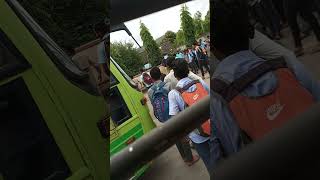 ksrtc cundctor fight with the worst man in chikodi bus stande #busstand #ksrtc #bus #chikodi