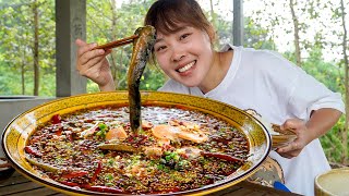 Qiumei Cuisine : having maoxuewang (spicy duck blood soup )  with rice eels