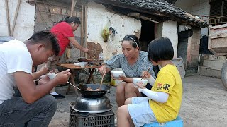 小李种子卖得正起劲，侄女一个电话立马赶回家，这美食可不能错过