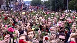 Spontaneous singing of Norways national anthem in Oslo