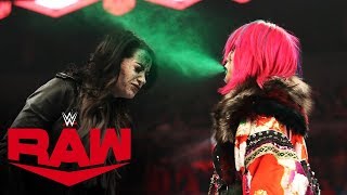 Asuka blasts Paige with green mist in ruthless attack: Raw, Oct. 28, 2019