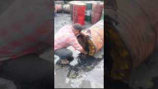 ఆయిల్ డ్రమ్ నుండి నీటిని ఎలా తొలగించాలి How to remove water from oil Drum #mechanic  #shorts #viral