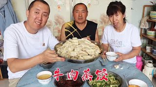 东北家庭包饺子有多实惠？皮薄馅大一个顶俩，鲜嫩多汁，确实很香