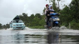 Malaysia: roads submerged as deadly flood hits country's east coast | AFP