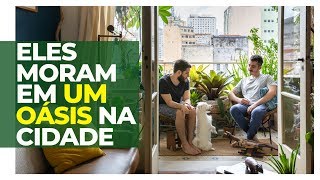 ESSA CASA É UM OÁSIS -  PLANTAS NA DECORAÇÃO E MÓVEIS DE GARIMPO TRANSFORMAM APARTAMENTO ALUGADO