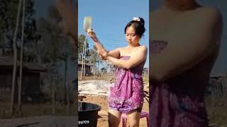 ရေချိုးBeautiful girl water bathing #shorts #youtubeshorts #bathing #girl #beautiful