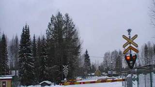 2 Finnish diesel locomotives runnin light over Konepaja level crossing