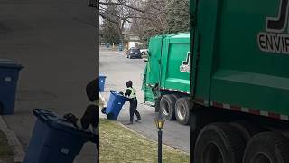 So cool! This operation...👍👍😊 #automobile #garbagetruck #canada #montreal #quebec