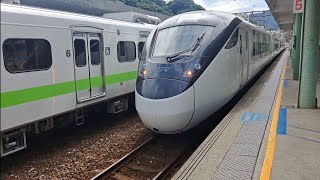 408次樹林發車經由花東線開往台東的EMU3000型十二輛編組EMU3010皮蛋豆腐騰雲號紅色帶新城際自強號列車(今天故障現在倒退嚕回站內停靠)