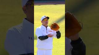 当て捕りのやり方どっちが上手阿部慎之助VS吉川尚輝 #shorts #shortvideo #sports #プロ野球 #野球