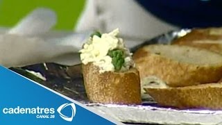 Receta para preparar crostinis de pan con espárragos y queso. Receta de crostinis