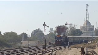 DEPARTURE OF ZIKERIYA EXPRESS BEQUTIFIL CURVE VIEW BAHAWALPUR STATION