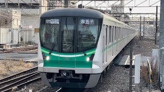 東京メトロ16000系16104編成が各駅停車我孫子行きとして警笛を鳴らしながら松戸駅4番線に到着停車するシーン（07S）2025.1.5.14:38