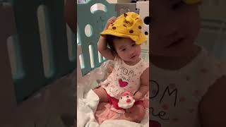 1歲嬰兒一直強迫我幫她戴帽子 #cute #baby #babyshorts #funny #imut