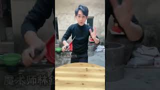 How do you explain the magic trick of cutting your arm with a knife? Magician Lin Jianwei