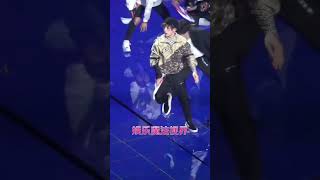 tfboys十周年舞台上，易烊千玺带领他的易燃装置现场演绎《这就是街舞》！#易烊千玺#易燃裝置#這就是街舞