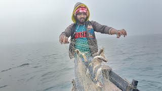 সুন্দরবন নদীতে এসে জাল ফেলে সবরকম সাদা মাছ,ও চটা বেলে মাছ ধরলাম।তার সাথে জমিয়ে খাওয়া দাওয়া করলাম।