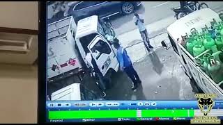 Resourceful Defender Boops Robber On the Snoot