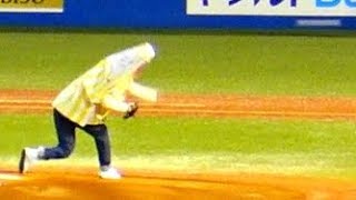 2017.09.13 ファミチキ先輩、始球式で120km/h以上投げ、つば九郎のファミチキ化決定！