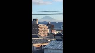 今日の富士山‼️ 晴れ (2016年11月5日) 朝陽と東海道新幹線上下線　トキワハイツより