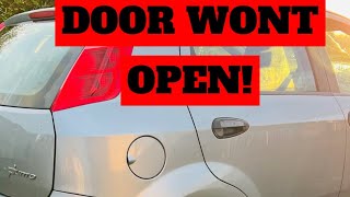 FIAT PUNTO DOOR WONT OPEN - FIAT PUNTO REAR DOOR WONT OPEN FIX - FIAT DOOR HANDLE STUCK FIX - CAR