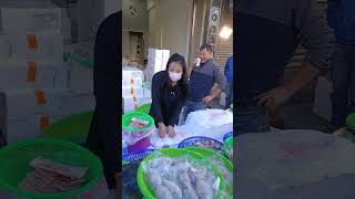 一片市價400元的比臉大 土魠魚 鱈魚 亂賣一通 #海鮮拍賣 #海鮮叫賣 #帥老爸 #豐原第一市場