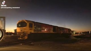 DL 9613 9227 with freight passing Te kowhai east road crossing Hamilton NIMT ( No Sound )