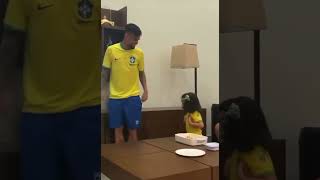 ميشيل يحتفل مع ابنته بعد فوز البرازيل 🇧🇷😂😂#الهلال